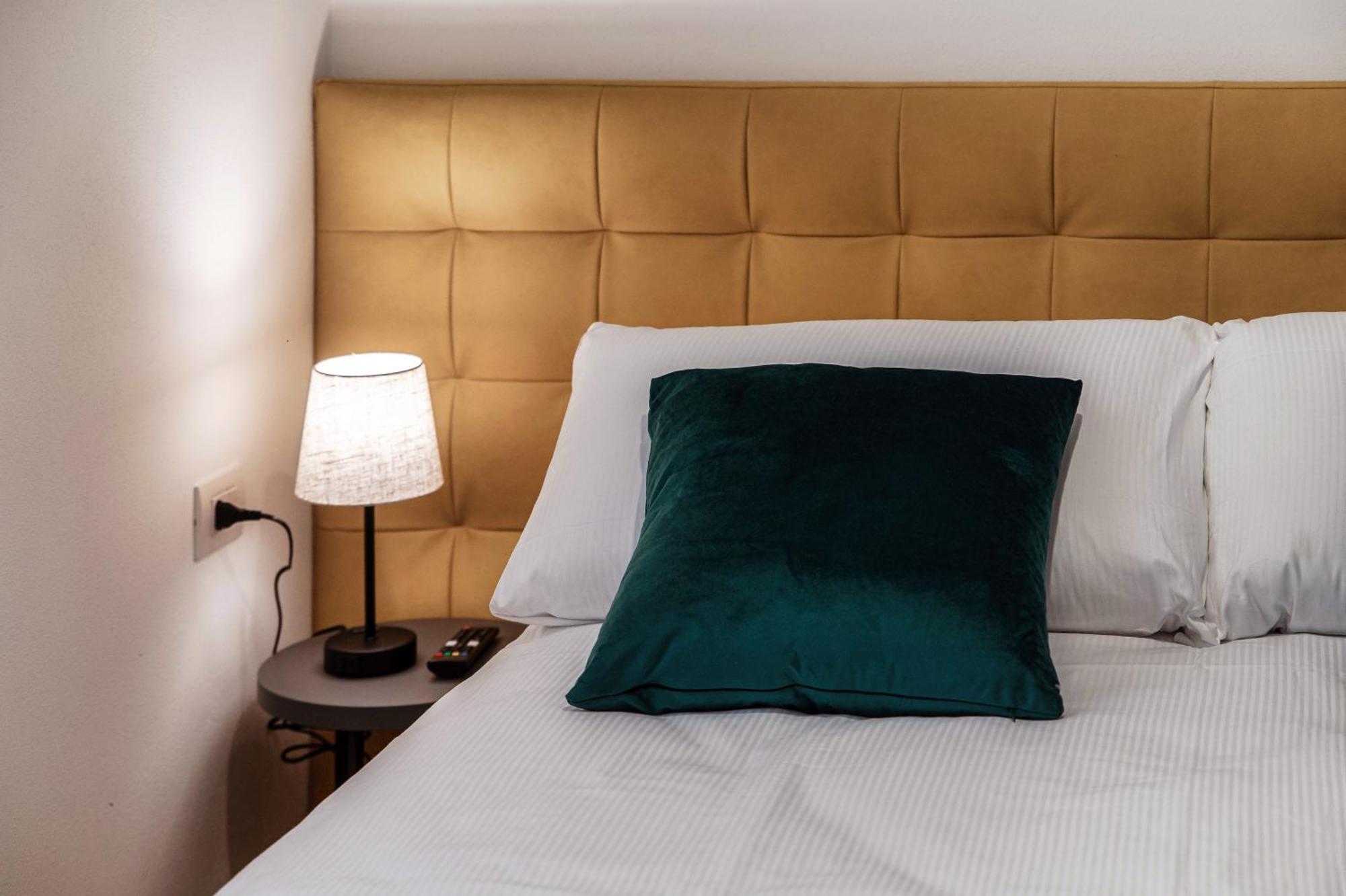 Guesthouse Lake'S Vibes - The House Of Travelers كومو المظهر الخارجي الصورة
